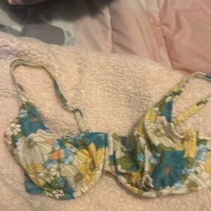 NWOT WILD FABLE floral bikini 👙 top.